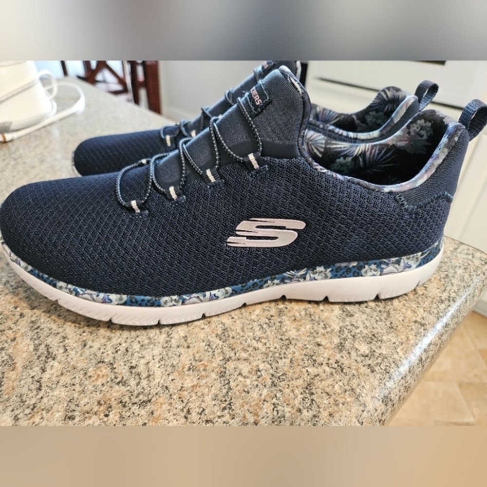 Skechers size 11